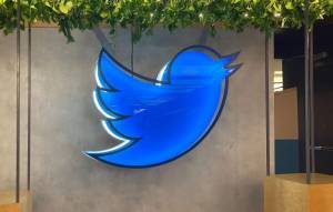 Το Twitter «δικάζει» το Facebook με… τρεις μόνο λέξεις