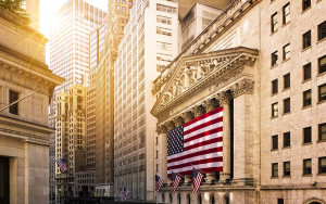 Wall Street: Προσπάθεια ανάκαμψης μετά από ένα καταστροφικό α' εξάμηνο