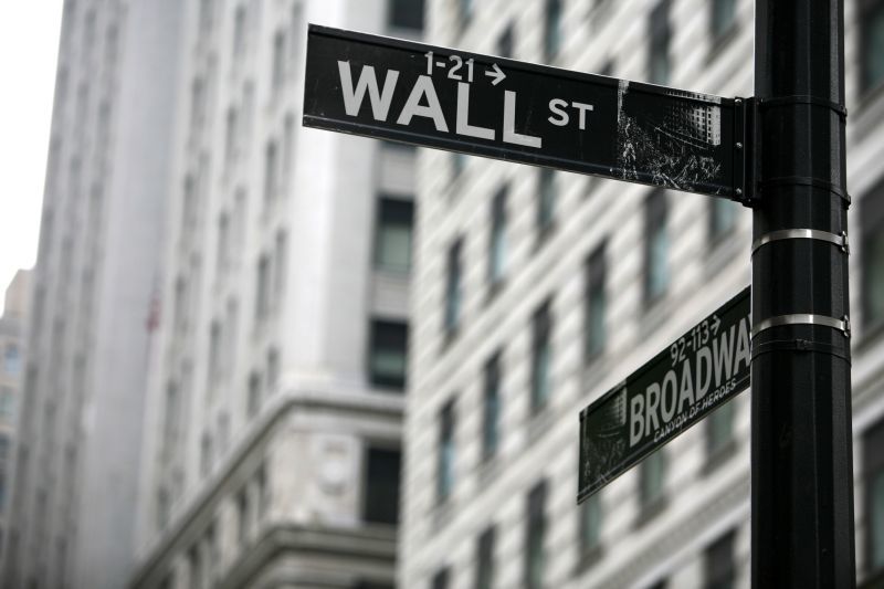 Μικρές απώλειες στη Wall Street