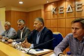 ΚΕΔΕ: Το πολυνομοσχέδιο «θηλιά» στην Αυτοδιοίκηση
