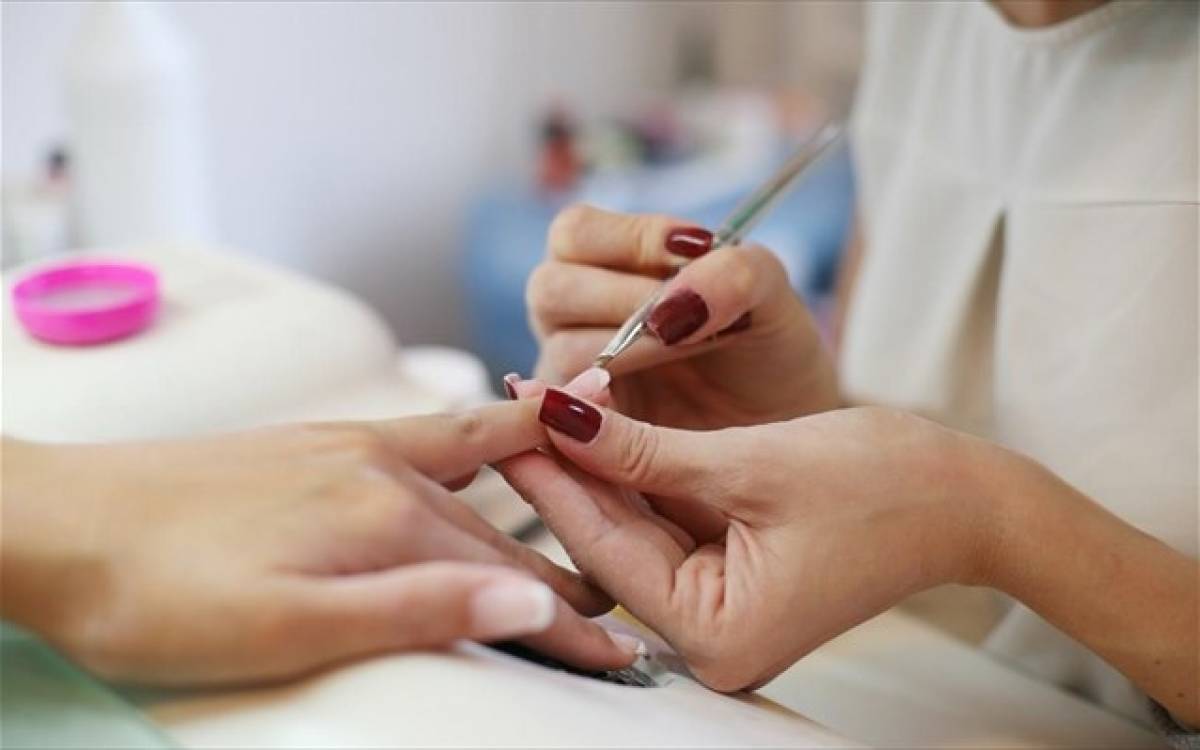 Ανοίγουν απο την Τρίτη οι υπηρεσίες μανικιούρ, πεντικιούρ