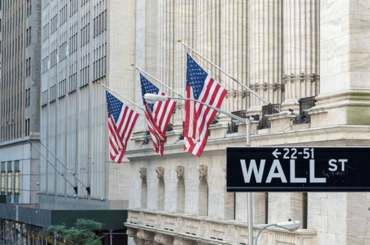 Ήπια πτωτικό ξεκίνημα για τη Wall Street