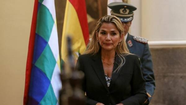 Η Βολιβία απευλαύνει τους διπλωμάτες της Βενεζουέλας