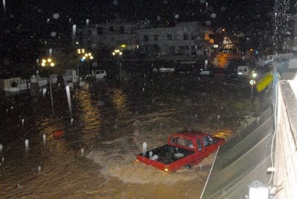 Ρόδος: Αγνοούνται δυο άτομα μετά τη νεροποντή- Σε κατάσταση έκτακτης ανάγκης περιοχές του νησιού