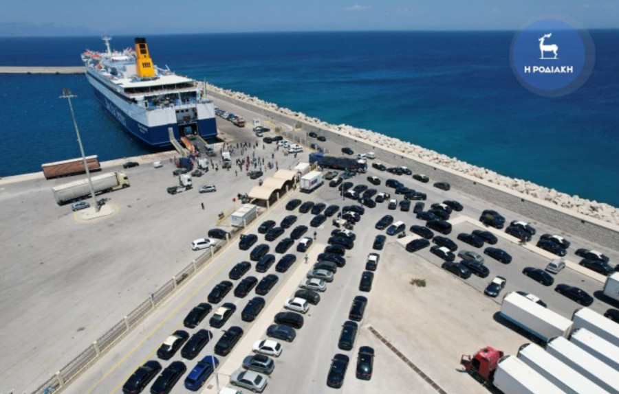 Ρόδος: Ταξιτζήδες απέκλεισαν το λιμάνι-Μπλοκάρουν την αποβίβαση αυτοκινήτων της UBER