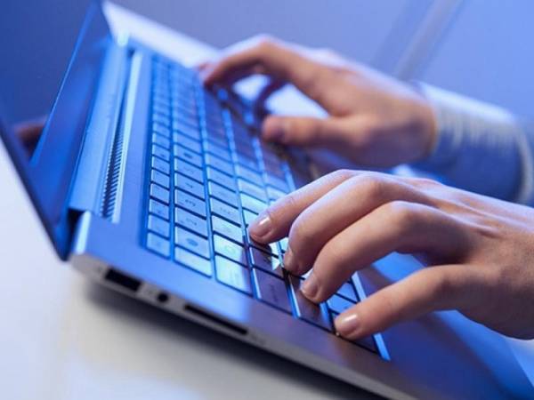 Παρατυπίες βρήκε η Κομισιόν στο 60% των sites για e-shopping