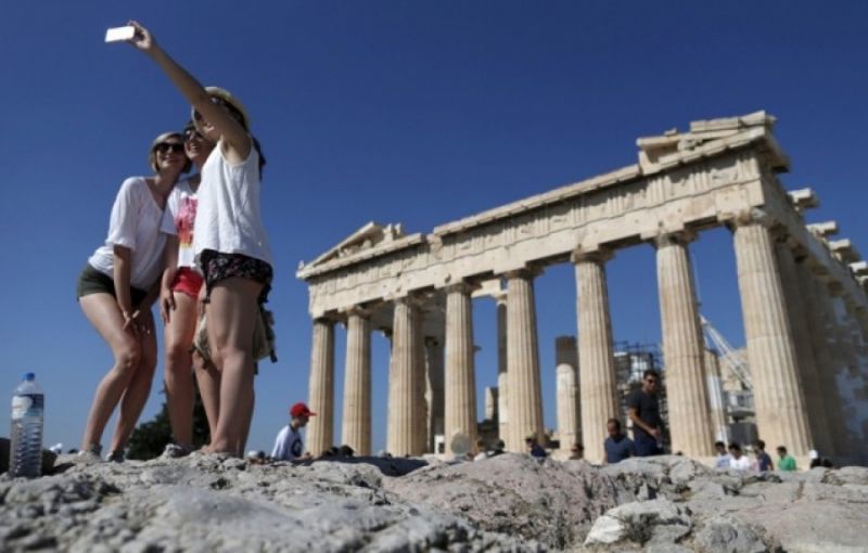 «Απόβαση» Γάλλων και Γερμανών απογείωσε τις ταξιδιωτικές εισπράξεις τον Αύγουστο