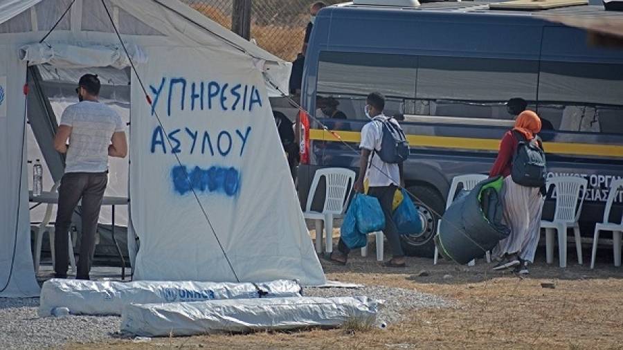 Λέσβος: Εμπόδια στην είσοδο των προσφύγων στη νέα δομή