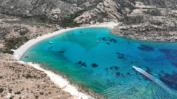 ΥΠΕΝ: Η Πολύαιγος προστατεύεται ως περιοχή Natura 2000 και μέρος Εθνικού Θαλάσσιου Πάρκου