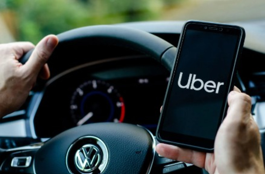 ΗΠΑ: Uber και Volkswagen συνεργάζονται για ηλεκτρικά αυτοοδηγούμενα βαν