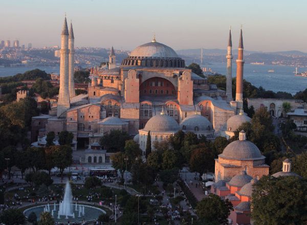 Αγιά Σοφιά: Αυτό είναι το δημοφιλέστερο τουριστικό αξιοθέατο της Τουρκίας