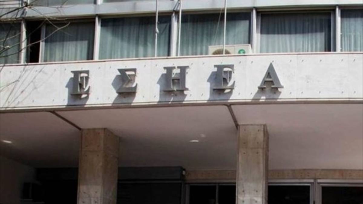 Η ΕΣΗΕΑ προτρέπει όλους τους δημοσιογράφους να εμβολιαστούν