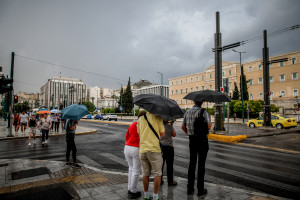 Ισχυρές βροχές και καταιγίδες σήμερα και αύριο και στην Αττική