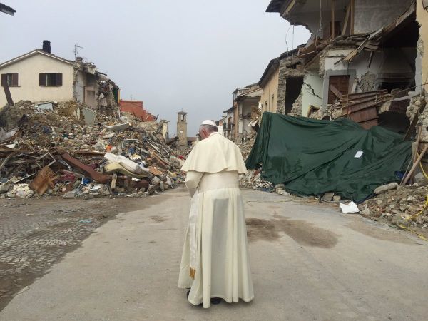 Επίσκεψη του Πάπα Φραγκίσκου στο σεισμόπληκτο Αματρίτσε