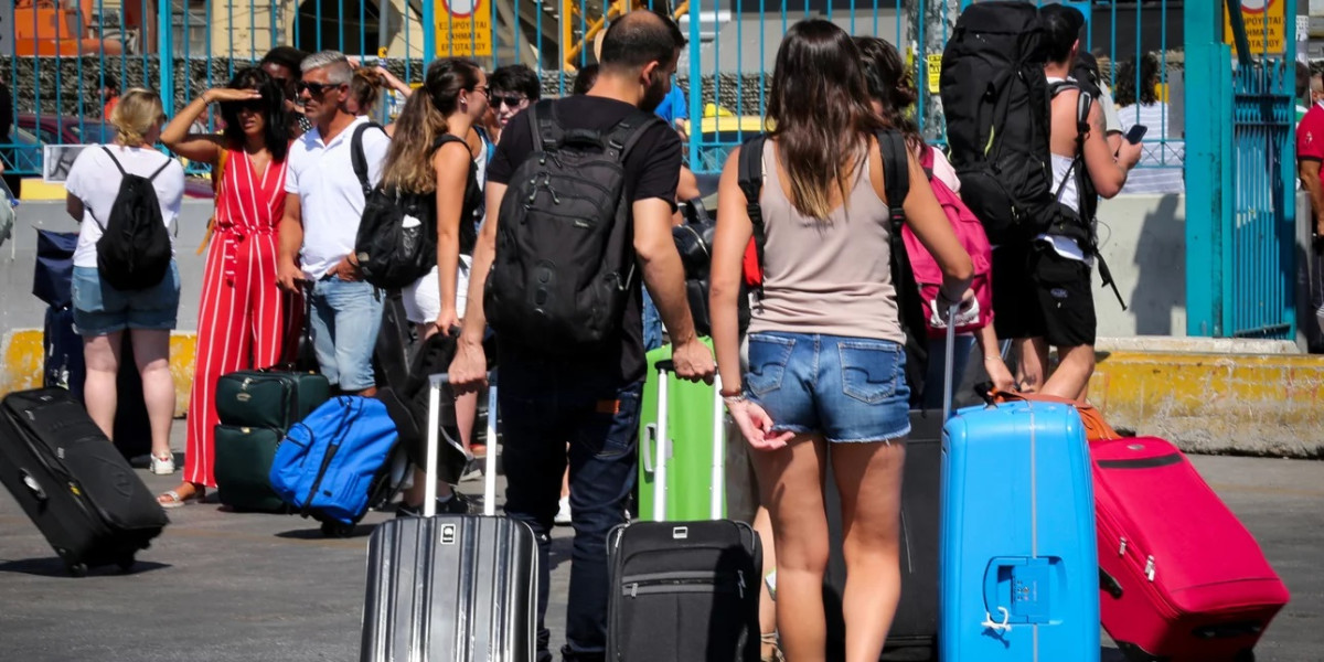 Πάνω από 100.000 επιβάτες αναμένεται να φύγουν από τα λιμάνια της Αττικής το τετραήμερο του Δεκαπενταύγουστου