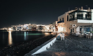 Μύκονος: Δεκαπέντε συλλήψεις σε πάρτι σε βίλα με ναρκωτικά