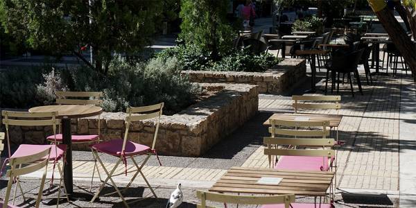 Μπήκαν οι υπογραφές για την ενίσχυση των επιχειρήσεων εστίασης