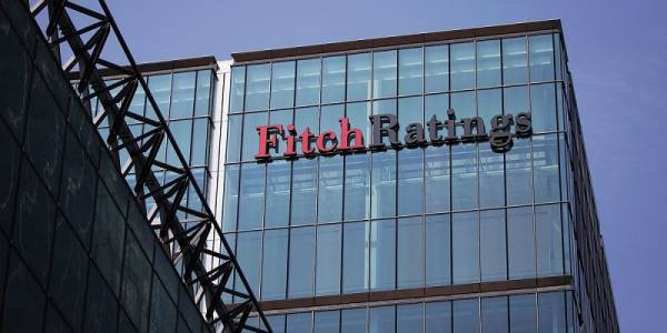 Η Fitch υποβάθμισε 14 τουρκικές τράπεζες
