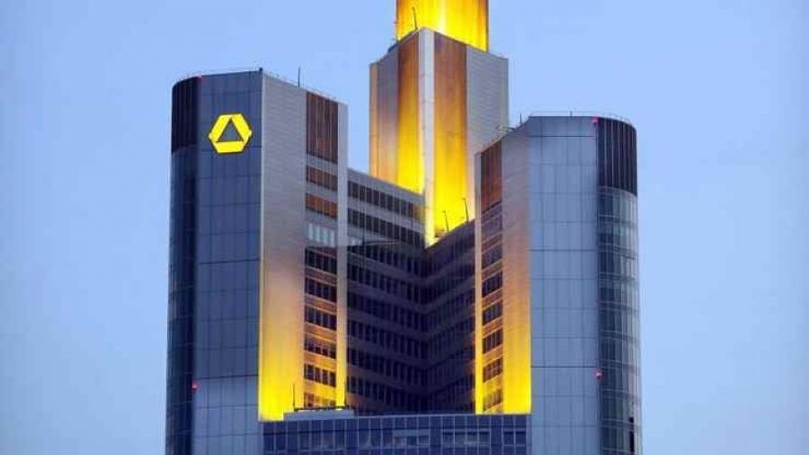 H Commerzbank σχεδιάζει 4.300 απολύσεις