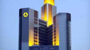 H Commerzbank σχεδιάζει 4.300 απολύσεις