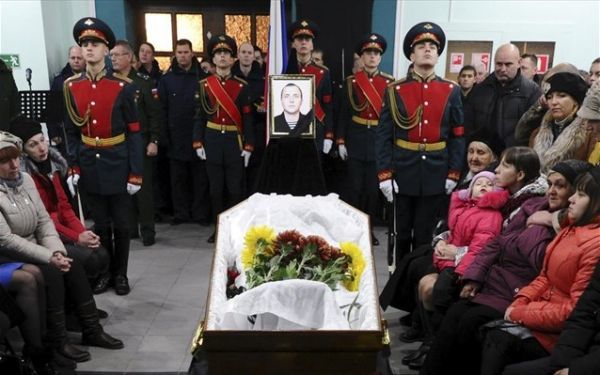 Κηδεύτηκε ο Ρώσος πεζοναύτης που σκοτώθηκε στη Συρία