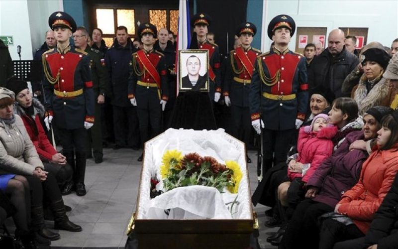 Κηδεύτηκε ο Ρώσος πεζοναύτης που σκοτώθηκε στη Συρία