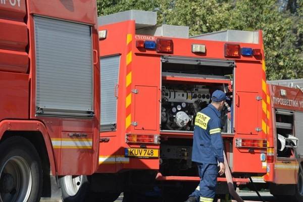 Θεσσαλονίκη: Απεγκλωβισμός 14χρονου από φλεγόμενο διαμέρισμα