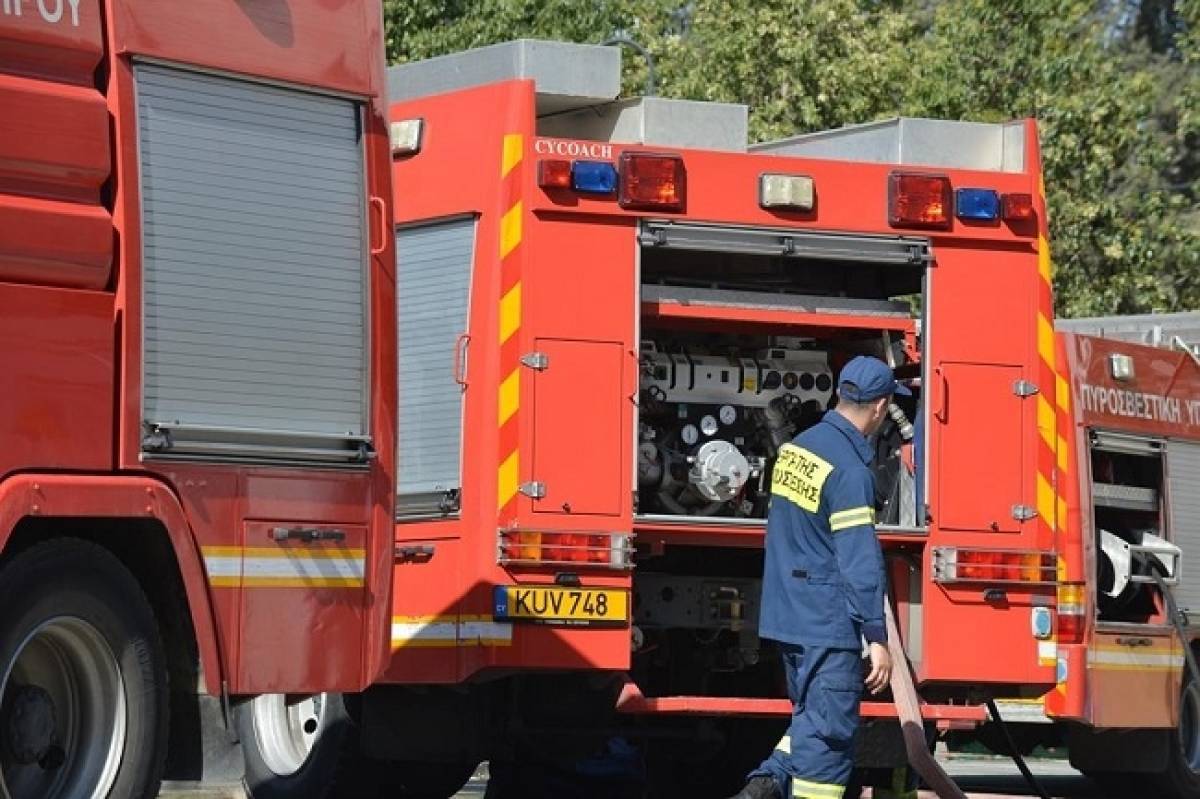 Θεσσαλονίκη: Απεγκλωβισμός 14χρονου από φλεγόμενο διαμέρισμα