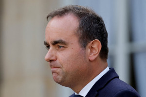 Γαλλία: Παραιτήθηκε ο Λεκορνί από πρωθυπουργός μία ημέρα μετά τον σχηματισμό κυβέρνησης