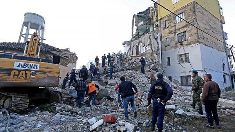 Σεισμός στην Αλβανία: Μάχη με τον χρόνο για τους εγκλωβισμένους