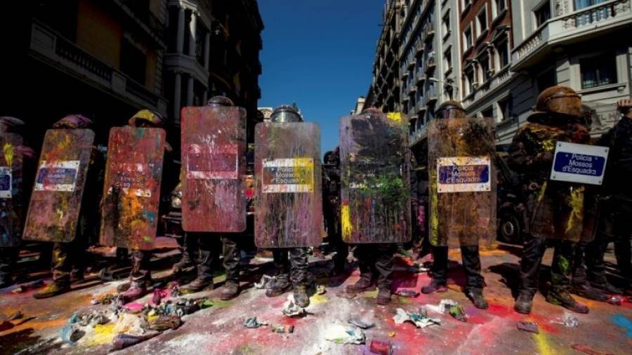 Επεισόδια σε διαδήλωση ακροδεξιών στη Βαρκελώνη