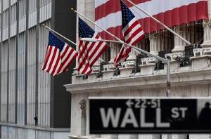 Κοκκίνισε η Wall λόγω Τραμπ-Απώλειες 2,2% ο Nasdaq