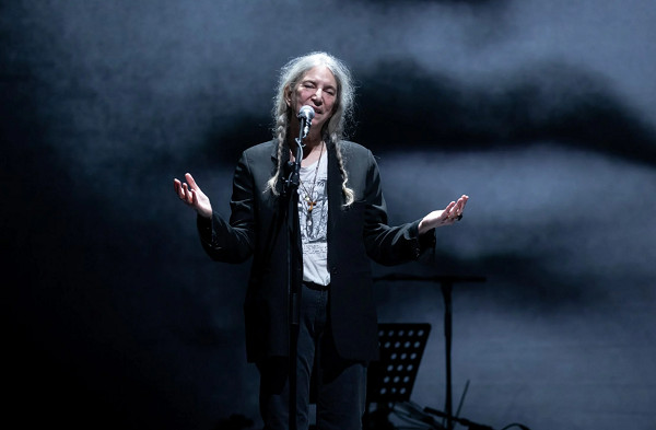 H Patti Smith στη Στέγη: H ποιήτρια που έχει τη δύναμη