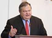 Βενιζέλος: Γιατί η Γαλλία άντεξε στην πίεση από Λεπέν-Μελανσόν