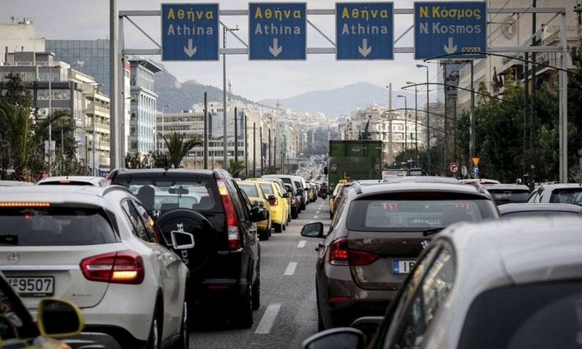 Εκτροπή της κυκλοφορίας στη Συγγρού λόγω ασταθούς πινακίδας