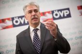 Αυστριακός ΥΠΟΙΚ: Η Ελλάδα πρέπει να συνεργαστεί πλήρως