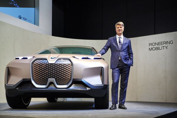 BMW: Με πέντε αμιγώς ηλεκτρικά τα επόμενα δύο χρόνια