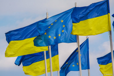 ΕΕ: Παρουσιάζει σχέδια ανοικοδόμησης και ένταξης της Ουκρανίας