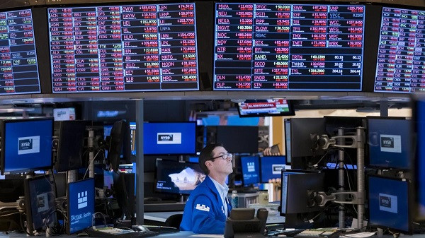 Έντονη μεταβλητότητα στη Wall Street: Παραμένει ο φόβος της ύφεσης