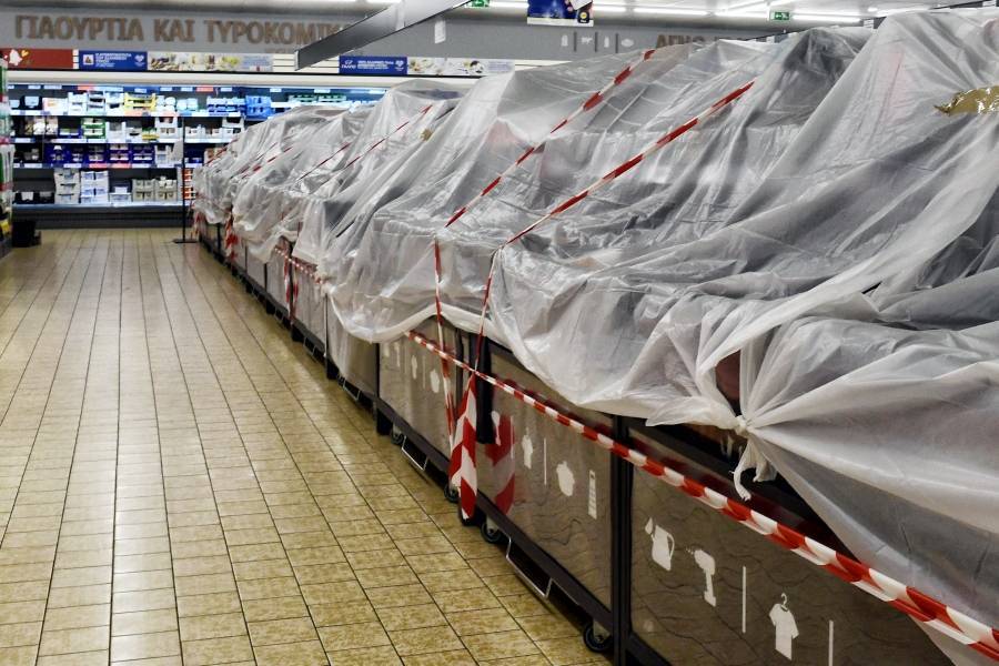 Φεύγουν οι απαγορευτικές κορδέλες από τα ράφια των σούπερ μάρκετ