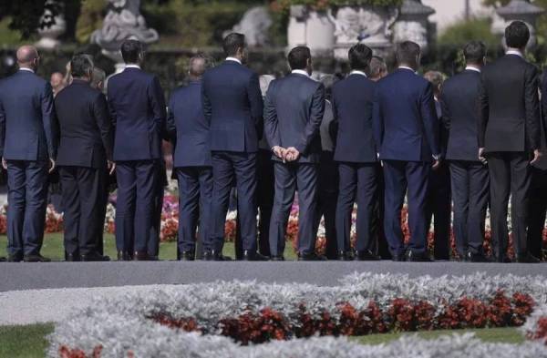 Πάλι λάθος πόζα πήρε ο Πρωθυπουργός…