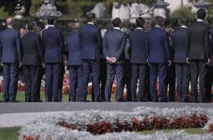 Πάλι λάθος πόζα πήρε ο Πρωθυπουργός…