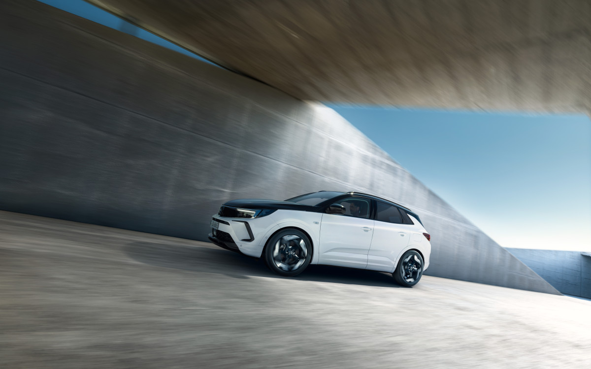 Η Opel φέρνει τις επιδόσεις GSe στην κατηγορία C-SUV