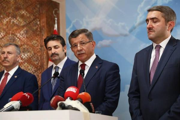 Δύο πρώην συνοδοιπόροι του Ερντογάν ιδρύουν κόμμα