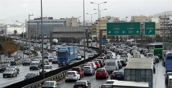 Ουρές 5 χιλιομέτρων στον Κηφισό