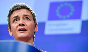 Βεστάγκερ: Συγχαρητήρια στην Ελλάδα για την πρόοδο στην οικονομία
