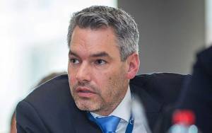 Επίσκεψη Αυστριακού ΥΠΕΣ στην Ελλάδα: Επαφές με φόντο το μεταναστευτικό