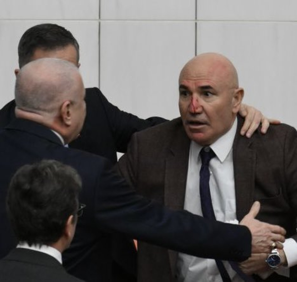 Χάος στην τουρκική Εθνοσυνέλευση: Συμπλοκές βουλευτών στην ορκωμοσία του νέου υπουργού Δικαιοσύνης