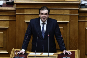 Πώς «καθάρισε» ο Πιερρακάκης με τη ρύθμιση για Μάτι και Μάνδρα