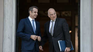 Aπάντηση Μητσοτάκη- Δένδια, μέσω... Γαλλίας, στα «νεοοθωμανικά νταηλίκια»